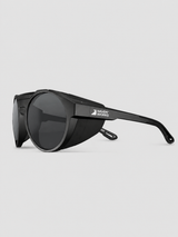 Black Frame / Smoke Lens / Black Strap